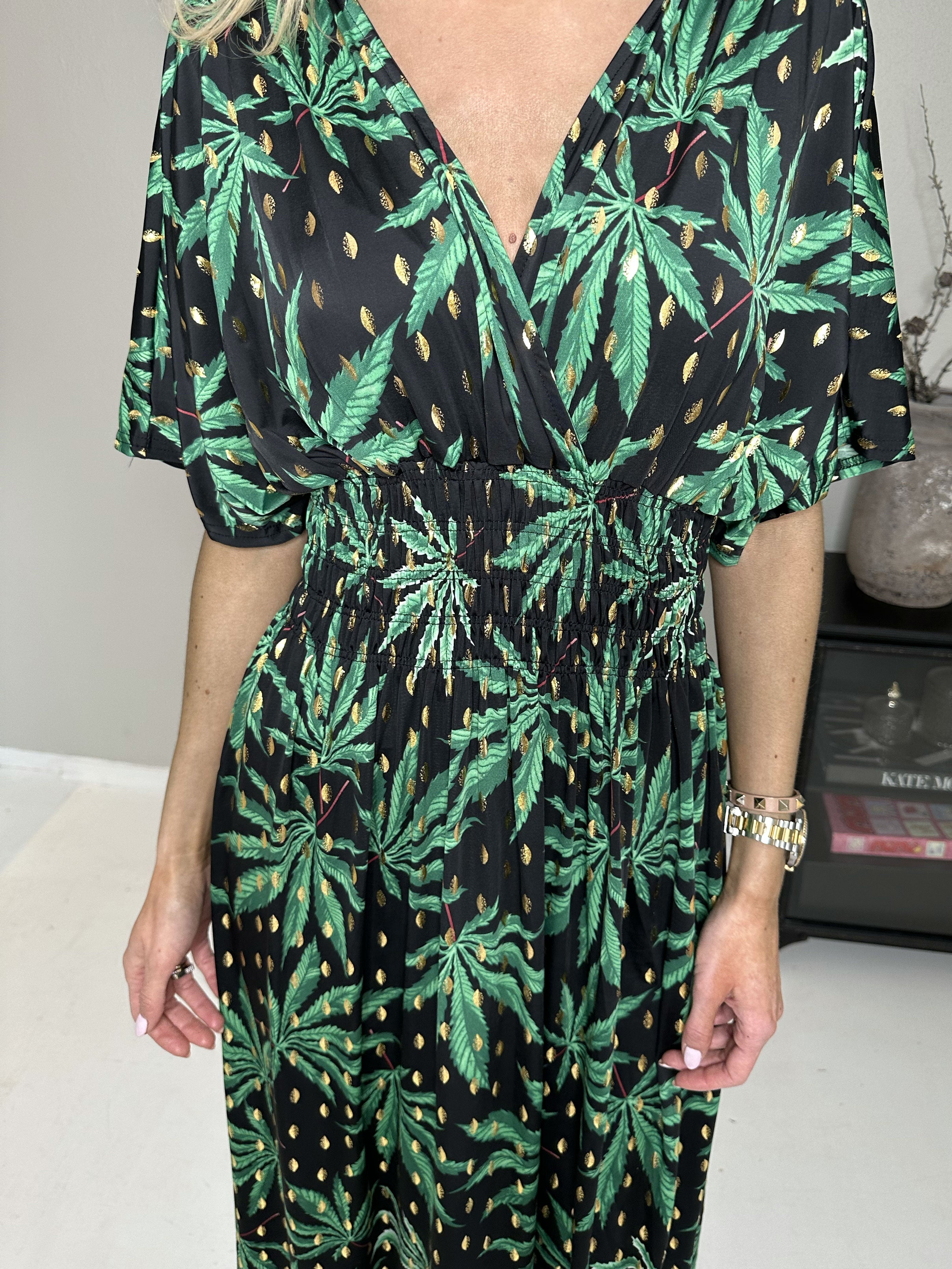 Pams Leaf - Lang elastisk kjole i krølfrit stof